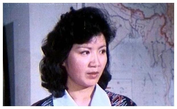 她51岁才走红,长相被张艺谋说不像演员,母亲专业户却一生无子