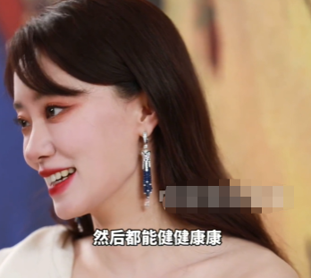 贾玲为张小斐庆生,直喊对方是公司一姐!曾在小斐困难时慷慨借钱