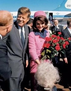 ​克林顿夫妻现状：78岁如同骷髅，手抖不已，77岁却气宇轩昂。