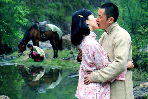 爱情悠悠药草香吻戏