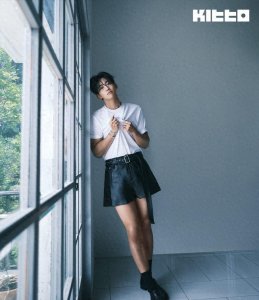 ​玉泽演最新画报惹争议，一改往日猛男帅哥形象，变得分外柔弱