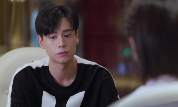 吴白和佟年的关系