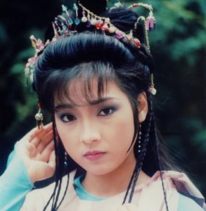 ​10版岳灵珊对比，哪个率真大方又漂亮，哪个丫鬟一样