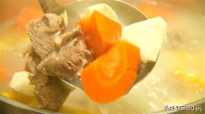 ​大厨教你羊肉汤的做法，去膻味，汤鲜味浓，肉嫩而适口，上桌疯抢