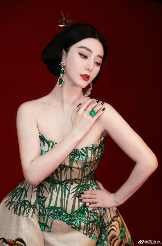 漂亮!范冰冰大晒“猛虎出山”怼脸拍