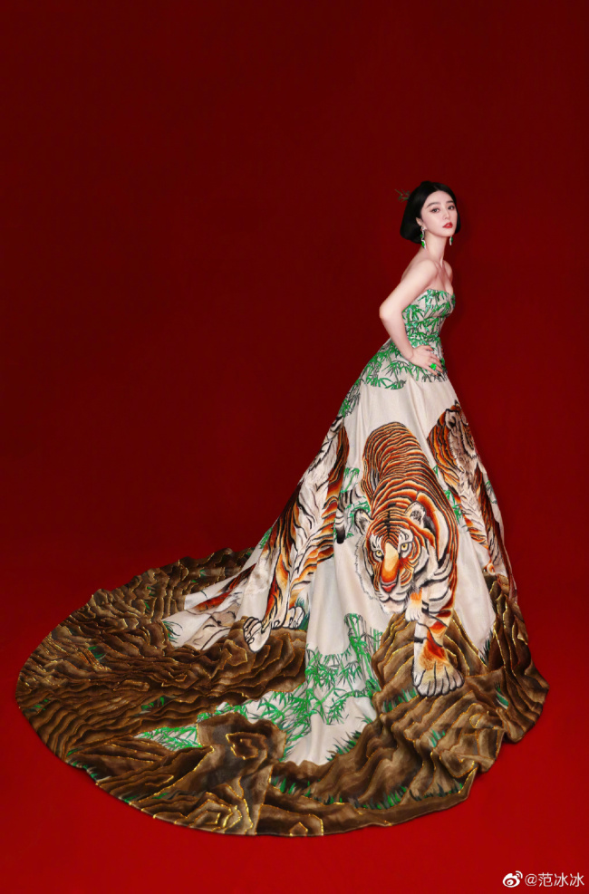 漂亮!范冰冰大晒“猛虎出山”怼脸拍