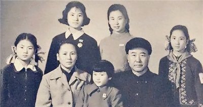 ​傅冬菊：潜伏父亲傅作义身边，劝其起义解放北平，晚年结局怎样？