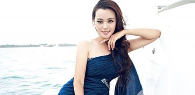 ​梁爱琪胸好大图片 身材依然保持的很好