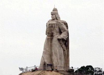 ​从海盗到民族英雄：郑成功的传奇人生与时代启示