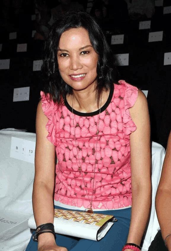 邓文迪有这么多黑历史，为何富豪们还这么爱她？