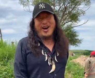 ​毛子哥带货再翻车！肉酱和韭菜花都是“三无产品”，买回家就发霉