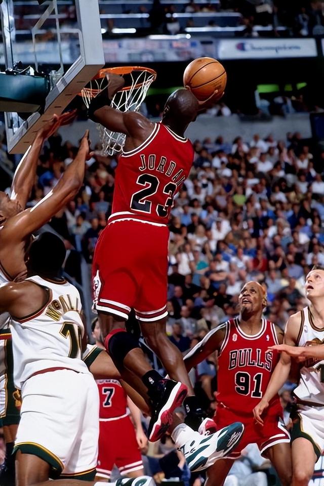 乔丹生涯后期投篮姿势（乔丹时期的篮球都是慢动作）(4)