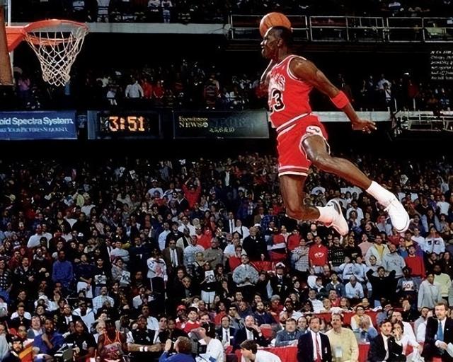 乔丹生涯后期投篮姿势（乔丹时期的篮球都是慢动作）(2)
