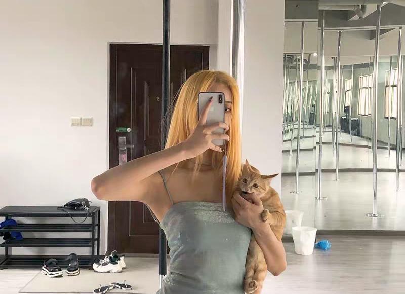 哈佛妈妈“卧底”藤校家长群揭露名校录取真相：4小时睡眠4杯绿茶