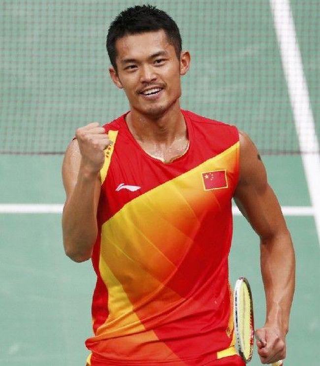 羽毛球冠军林丹简介(林丹跟世界冠军打羽毛球)