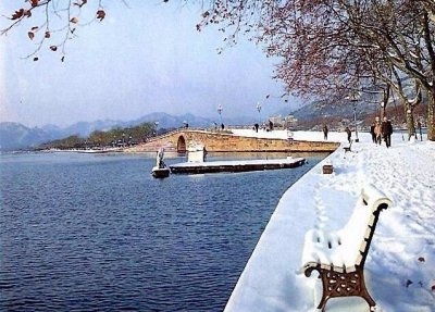 ​残雪啊残雪，我在断桥等了你40年，你却要和别人一起白头？