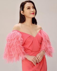 ​48岁TVB花旦陈炜晒合照宣布再婚，生日当天获医生男友惊喜求婚