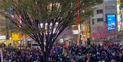 ​“高市辞职”响彻东京！不用中方动手，日本民众自觉扛起大旗！