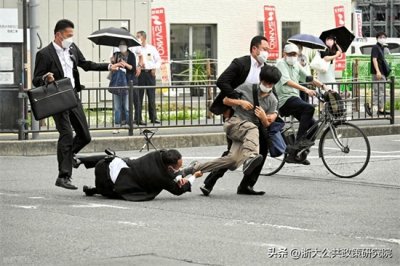 ​【草台班子】日本右翼：谁会是下一个被刺的安倍？