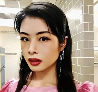 ​“恨国女”许可馨：移民美国，现已结婚，丈夫大量私照曝光遭质疑