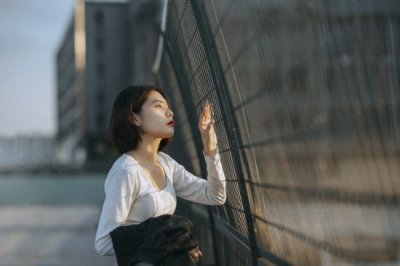 ​日常夸女生的四字成语100个，一大串说下来把女生夸得心花怒放！