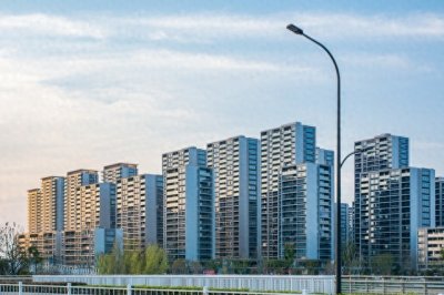 ​楼市“冰火两重天”：现象、原因与未来展望
