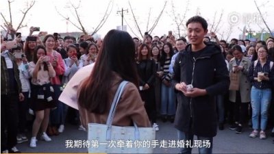 ​网曝南航学霸写1800首诗求婚，还用无人机送DR钻戒