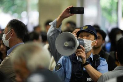 ​日本多地连降暴雨 200万人接到疏散通知