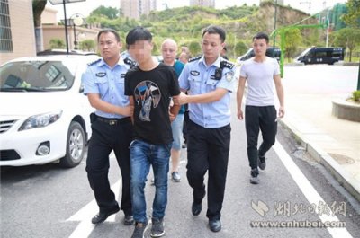​湖北“射钉枪案”嫌犯在看守所用湿纸巾捂口鼻自杀 曾杀害两名男子