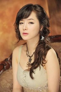 ​“韩国第一S女王”林智慧：从车模到顶流的传奇