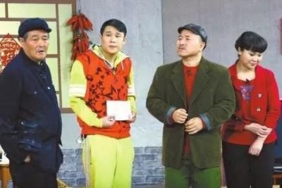 ​黑白通吃、负面不断，被＂人民日报＂批评的赵本山，为何没被封杀？