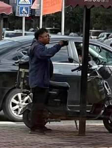 ​大家好，我是小张，一个难搞的靓仔