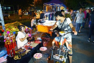 ​摆地摊能赚到钱吗？如何实现月入过万？揭秘低成本创业的财富密码