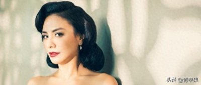 ​53岁田丽：开记者会直播离婚，二婚嫁小13岁男友，她有何底气