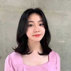 ​2025圆脸发型推荐20款！显小脸短发、气质长卷发烫发造型一次看