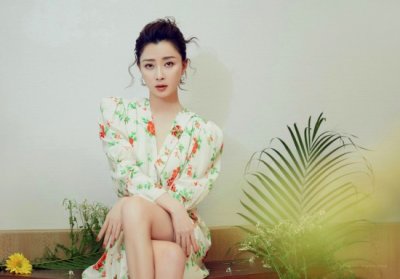 ​“人间水蜜桃”殷桃的隐婚往事，和为她前仆后继的男人们
