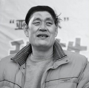 ​他是中国男篮第一“高”人，比姚明还高2厘米，为何早早离世？