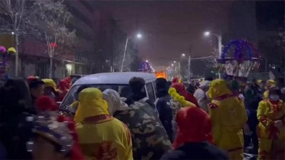 ​甘肃通报汽车撞向社火队，司机酒驾