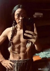 ​42岁王宝强逆龄蜕变！炸裂全网，网友惊呼：这身材真实存在吗？