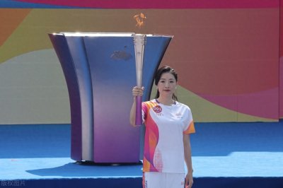 ​罗雪娟现状:嫁圈外老公,儿女双全!做亚运火炬手, 素颜比金牌更耀眼